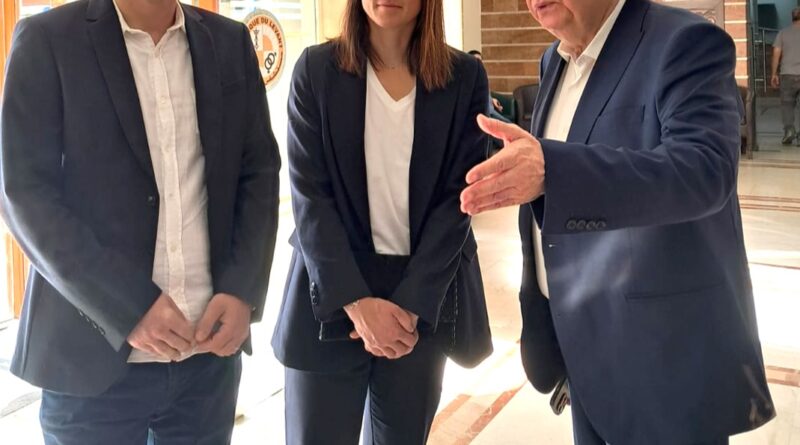 الدكتور غيوم ماريسكو، نائب رئيس إيركاد العالمية، في لبنان لوضع استراتيجية للتعليم الروبوتي  نائب رئيس IRCAD  العالمية د. غيوم ماريسكو في لبنان لوضع استراتيجية للتعليم الروبوتي    IrcadLiban الأكاديمية الأولى والوحيدة لتعليم جراحة الروبوت في لبنان والشرق الأوسط