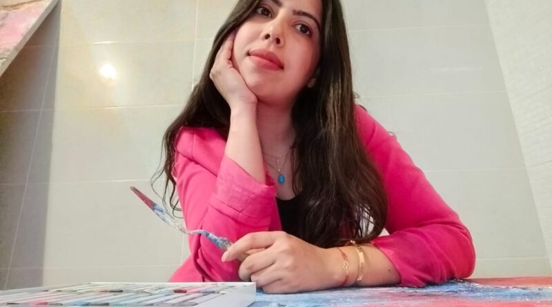 الفنانة التشكيلية سناء قرواش.. حين يُصبح اللون اعترافًا واللوحة ملاذًا للروح