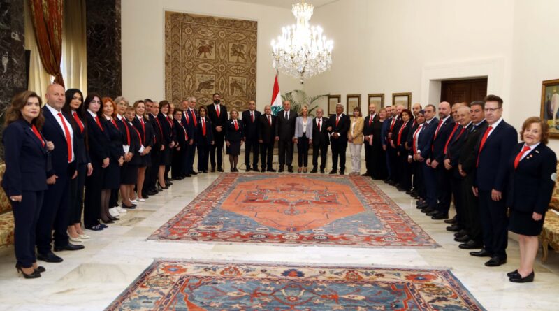لمناسبة الثامن من أيار اليوم العالمي للصليب الأحمر والهلال الأحمر: الرئيس عون دعا اللبنانيين لدعم الصليب الأحمر اللبناني  كي يبقى صمام أمان وملاذا آمنا  في احلك الظروف واصعبها